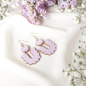 Avaa kuva diaesityksessä, Hattara vanerikorvakorut, laventeli
