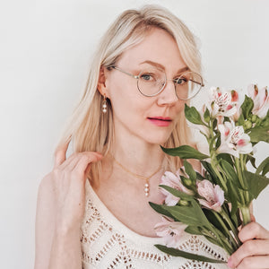 Katerina korvakorut, valkoinen